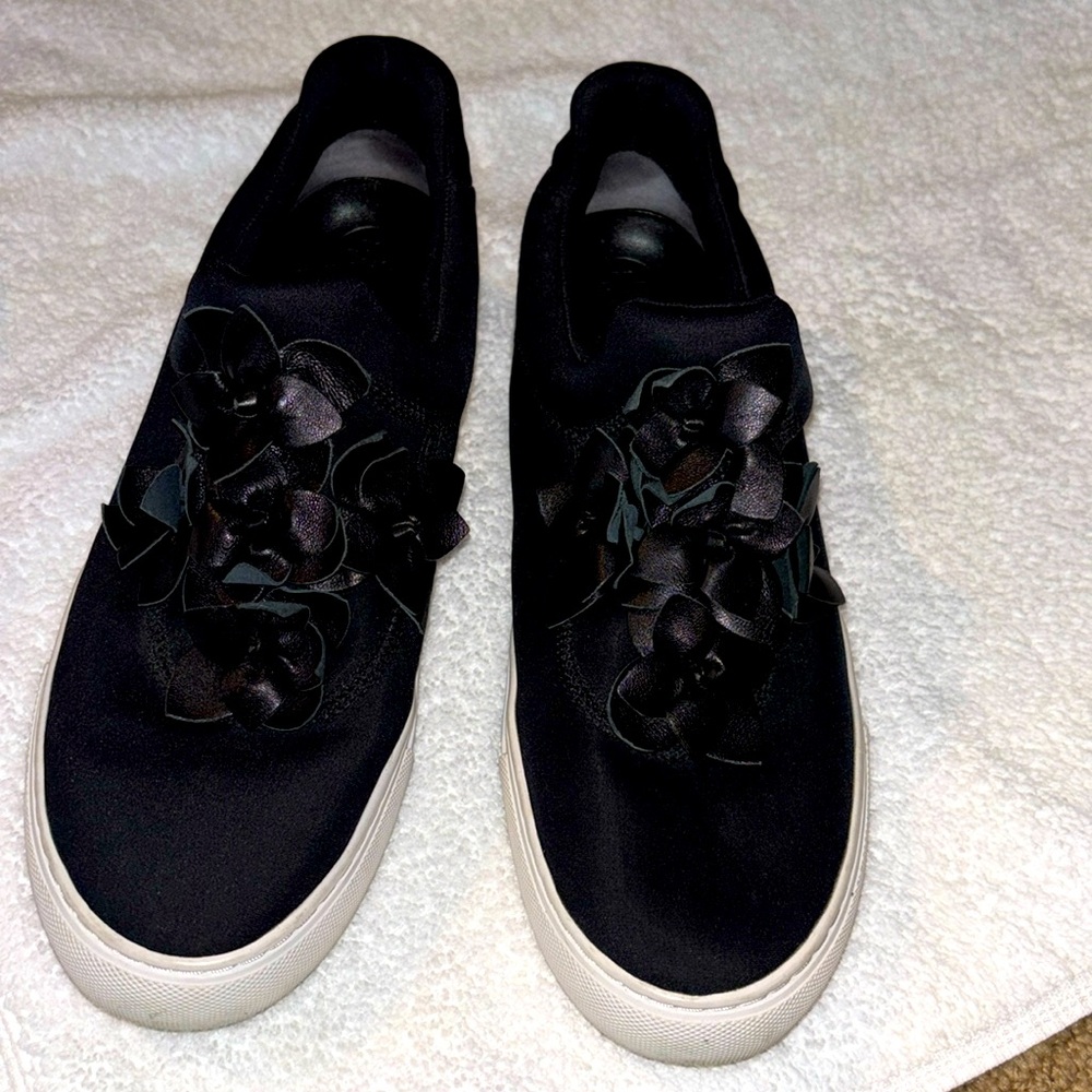 Tory Burch Blossom Neoprene Floral Sneakers Size 8.5 worn a couple of times.